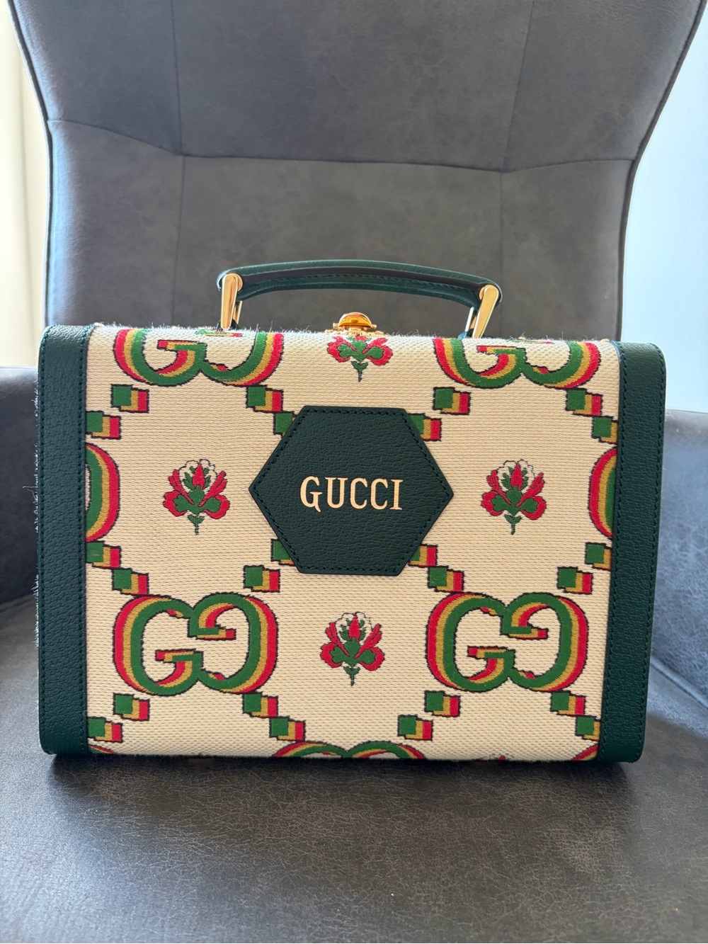Gucci Cream Canvas Top-Handle Bag with Green and Red GG Motif - Picture 2 of 10